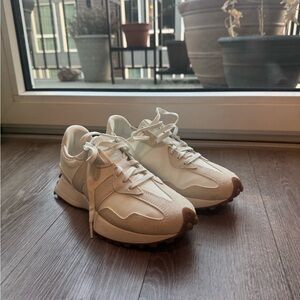 New Balance 327 Athletic Shoes